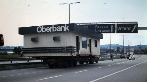 Bootshaustransport weiter Richtung Zentrum