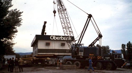 Bootshaustransport, Abladen mit 2 Kränen