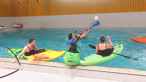 zum Abschluss spielen wir meist Kanupolo