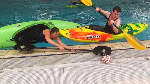 zum Abschluss spielen wir meist Kanupolo