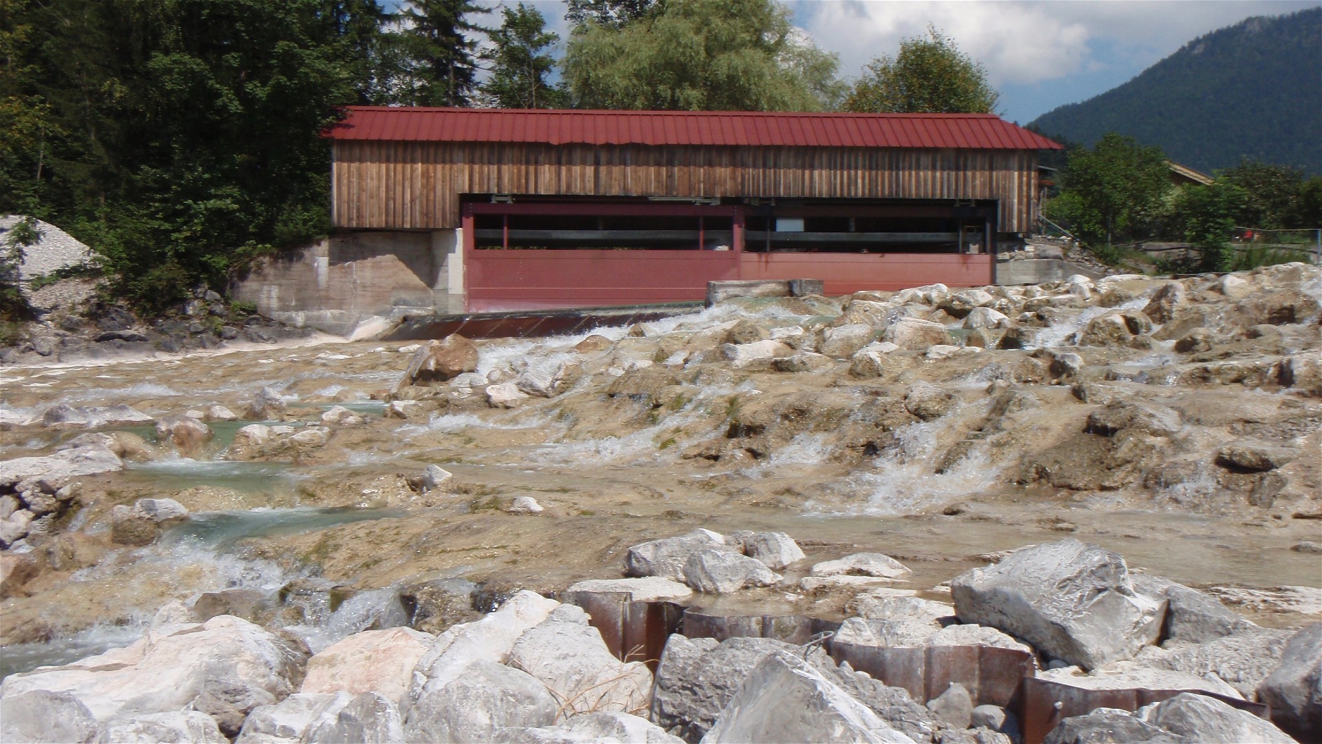 Kajak, Fluss Isar, Abschnitt Sylvenstein - Bad Tölz Wehr Fleck (Winkl), l umtragen 