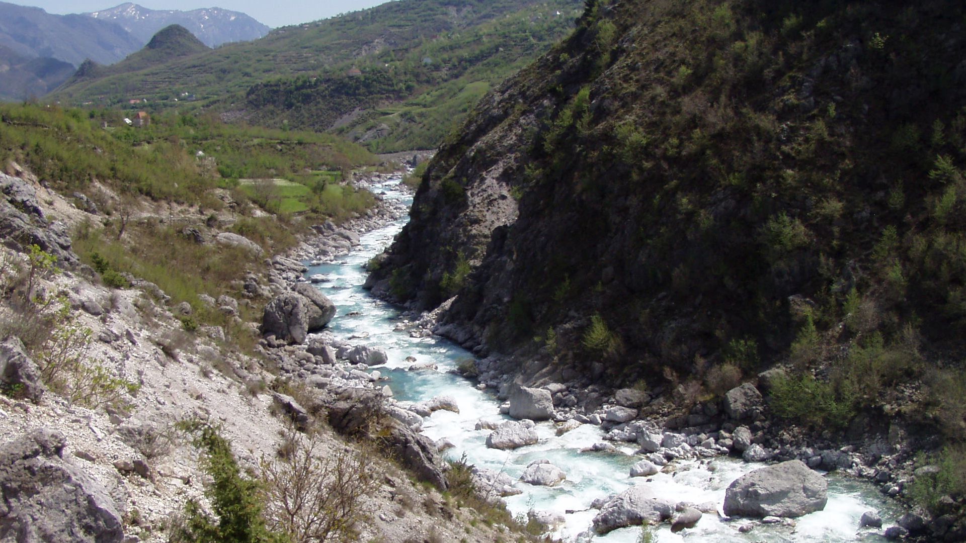 Kajak, Fluss Shala, Abschnitt Berat Lumi - Bregu Lumi lange Kataraktstrecken 