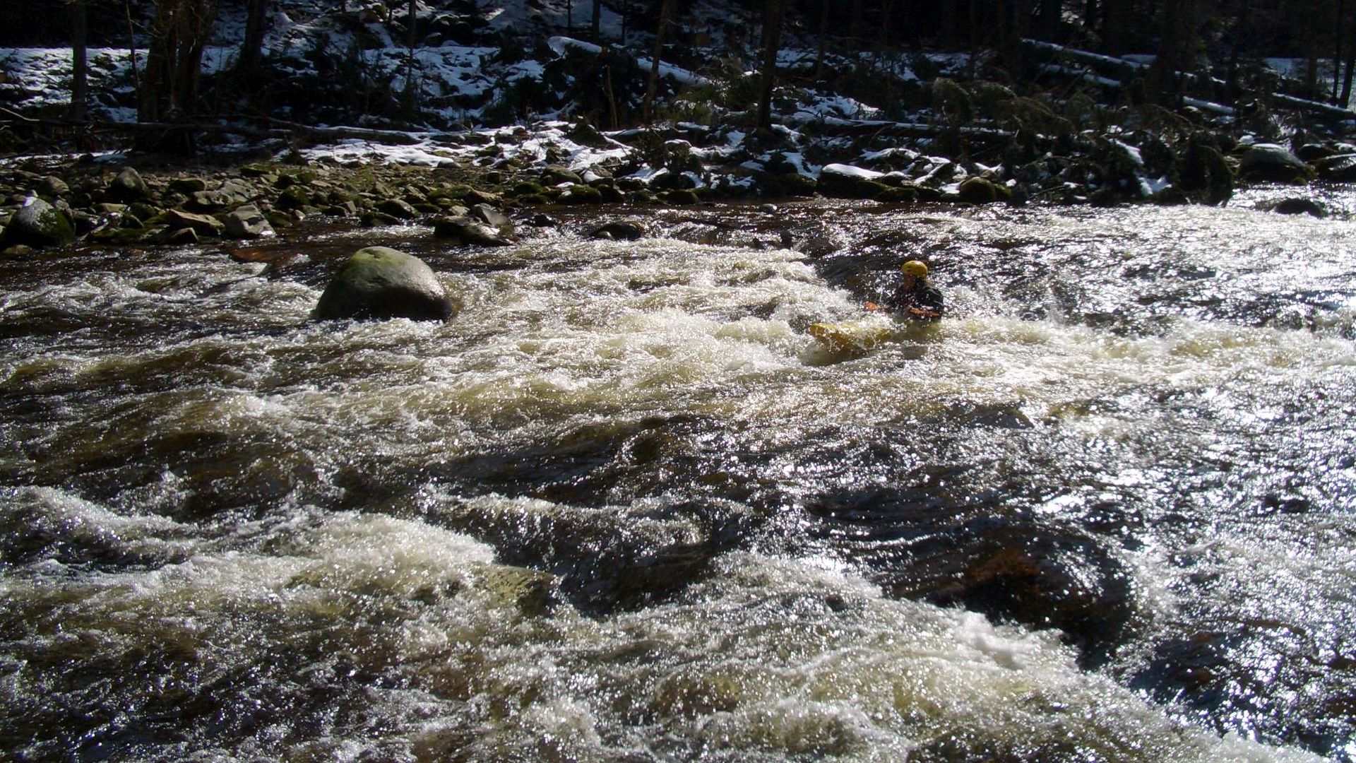 Kajak, Fluss Otava, Abschnitt Čeňkova Pila - Annín flotte Schwälle 