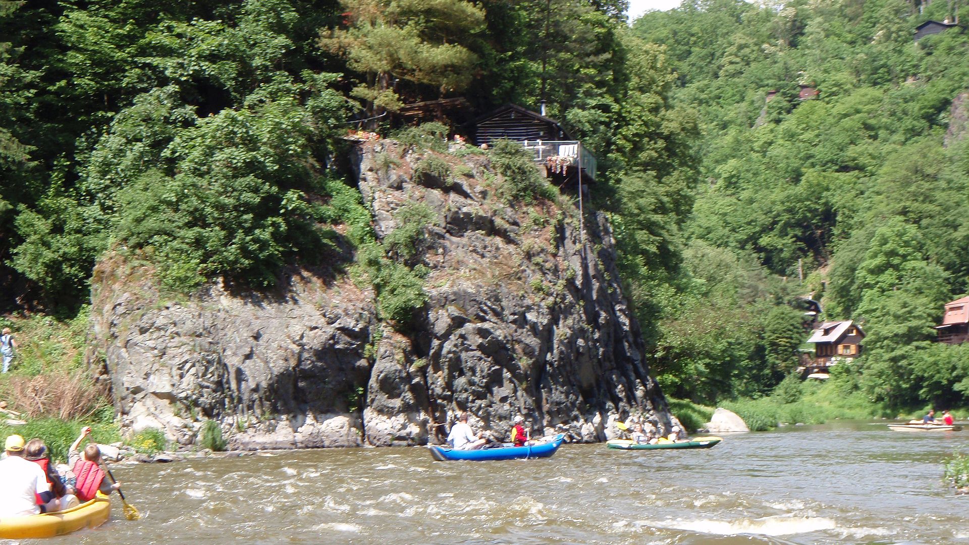 Kajak, Fluss Sázava, Abschnitt Týnec - Pikovice schöne Passage am Ende des WW II Abschnitts 