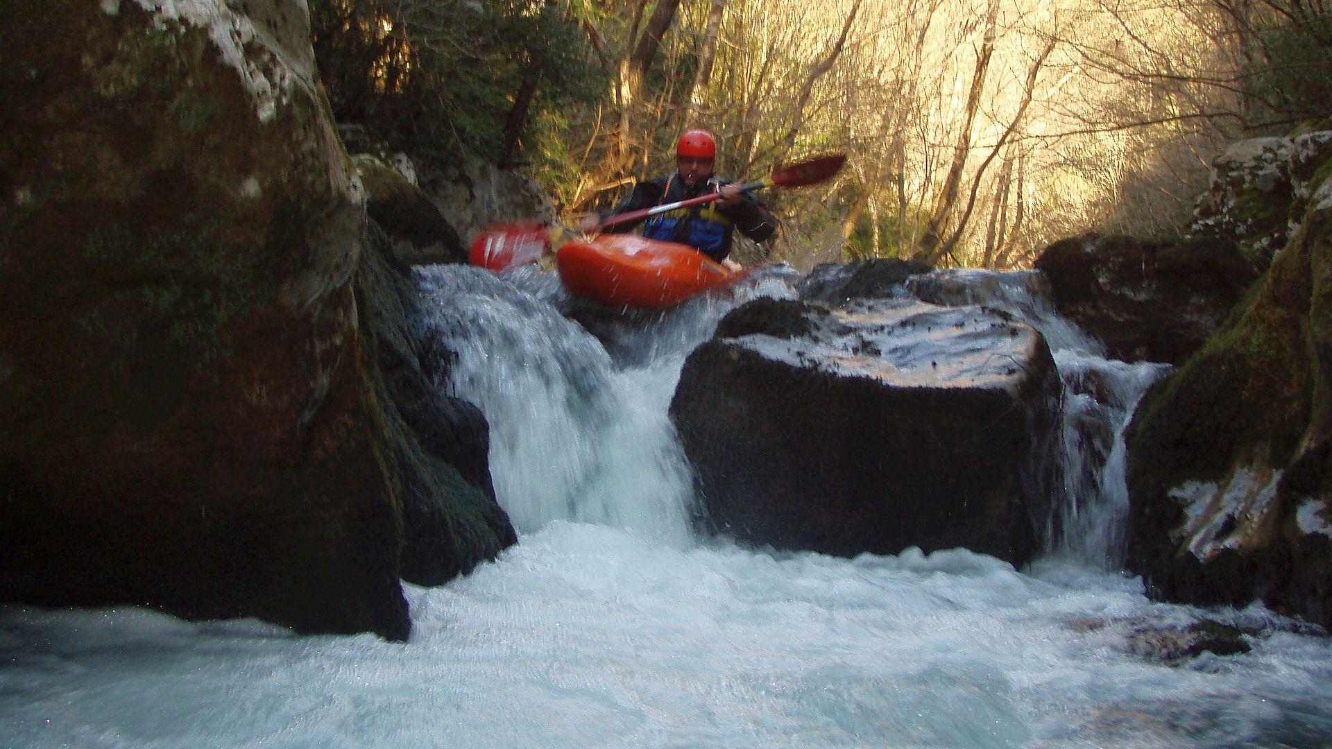 Kajak, Fluss Bussento, Abschnitt Sanza - Stausee (Schlucht) enge Abfälle 🛶 Peter F.