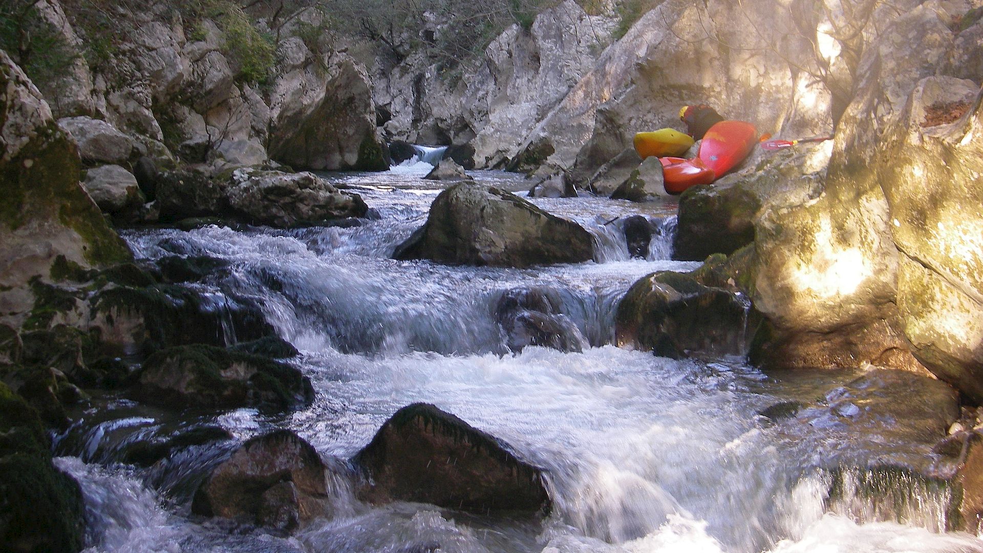 Kajak, Fluss Bussento, Abschnitt Sanza - Stausee (Schlucht) eine besichtigungswürdige Stelle 