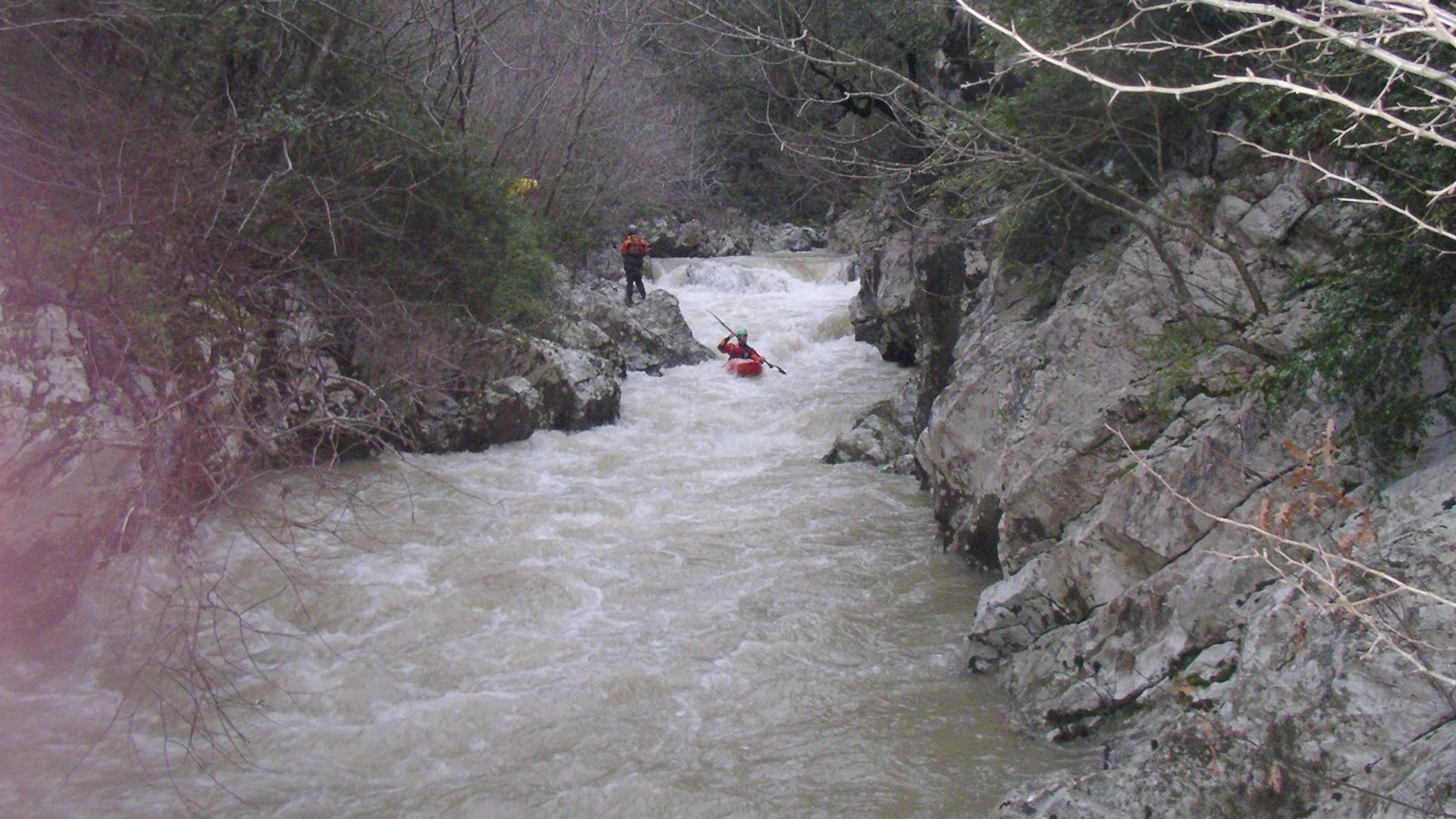 Kajak, Fluss Bussento, Abschnitt Sanza - Stausee (Schlucht) ganz anderer Charakter bei MW-HW 🛶 Patrick M.