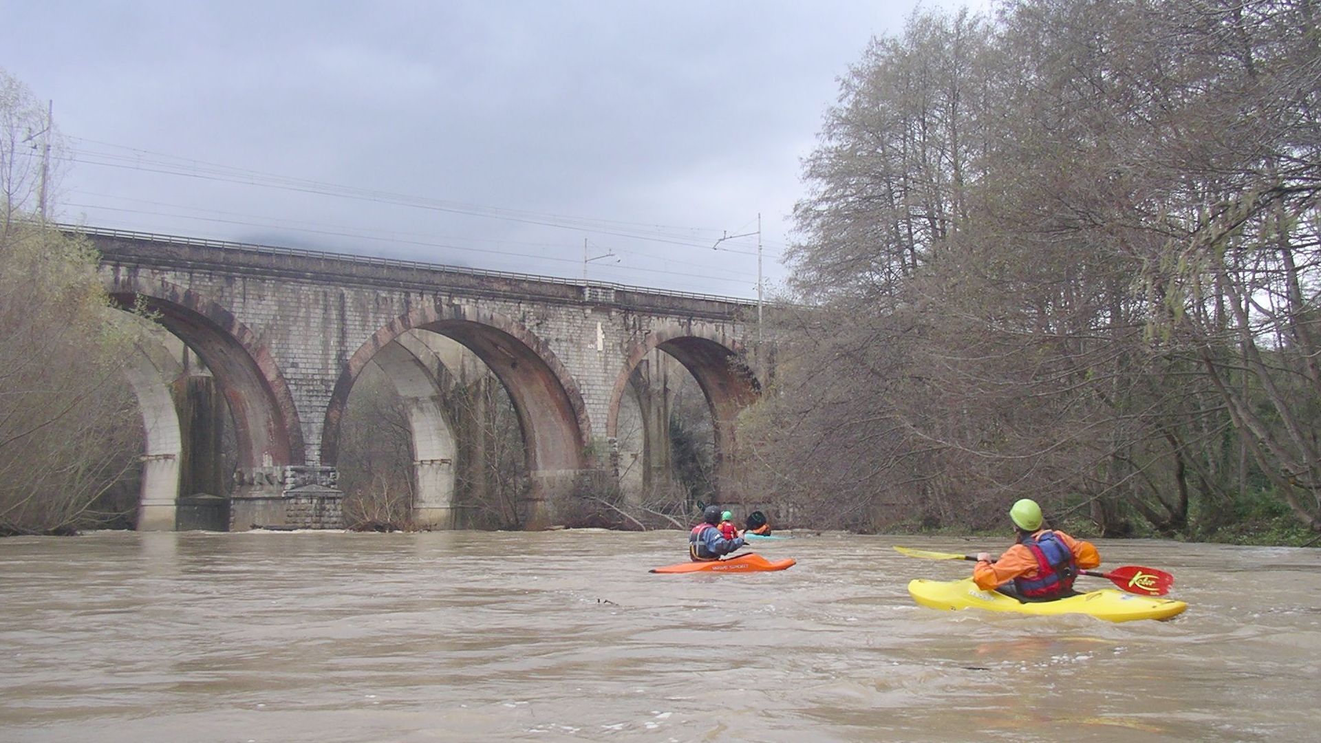 Kajak, Fluss Bussento, Abschnitt Sicili - Mündung im Meer die Doppelbrücke 