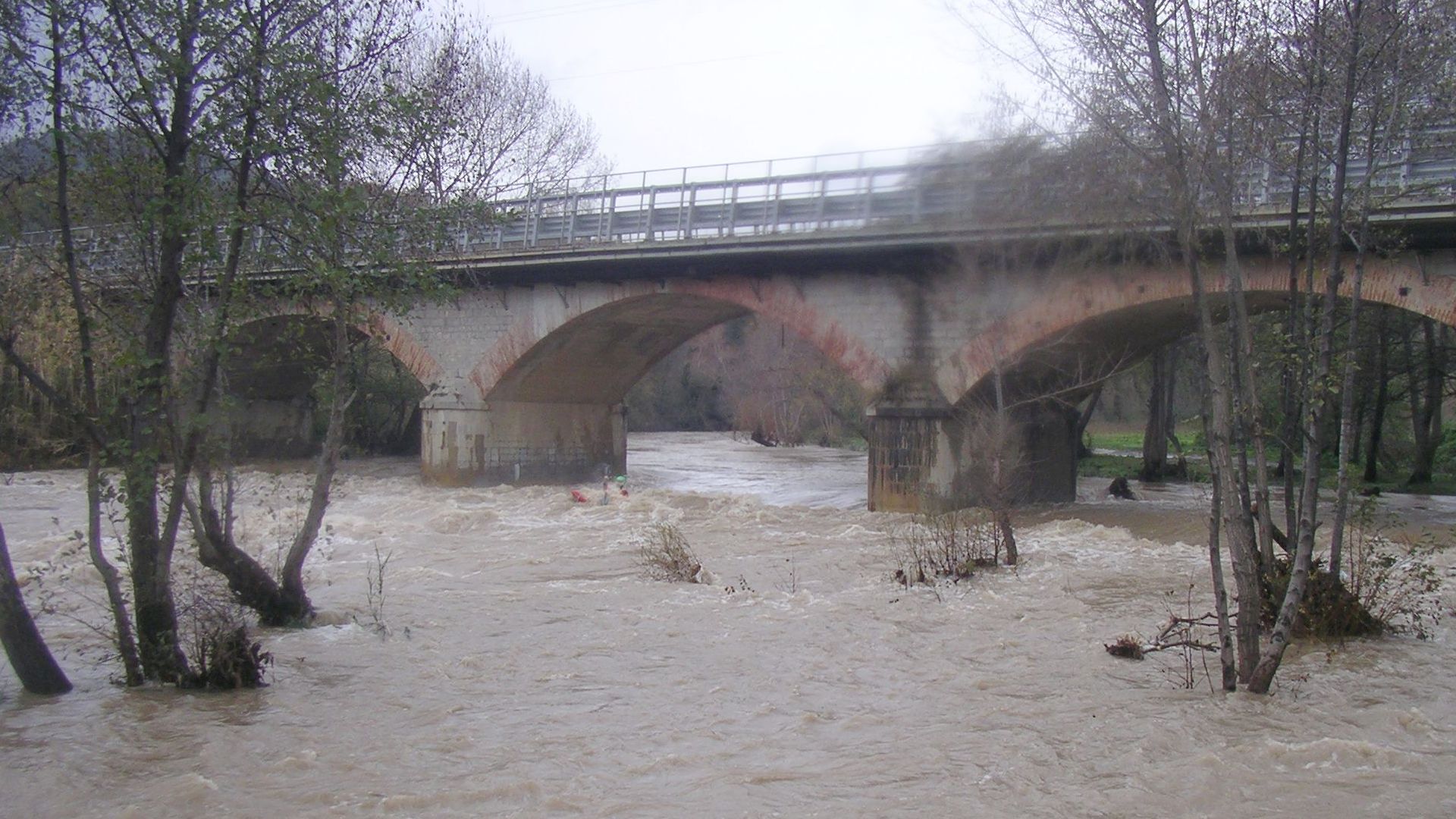 Kajak, Fluss Bussento, Abschnitt Sicili - Mündung im Meer Brücke kurz vor der Mündung 🛶 Patrick M.