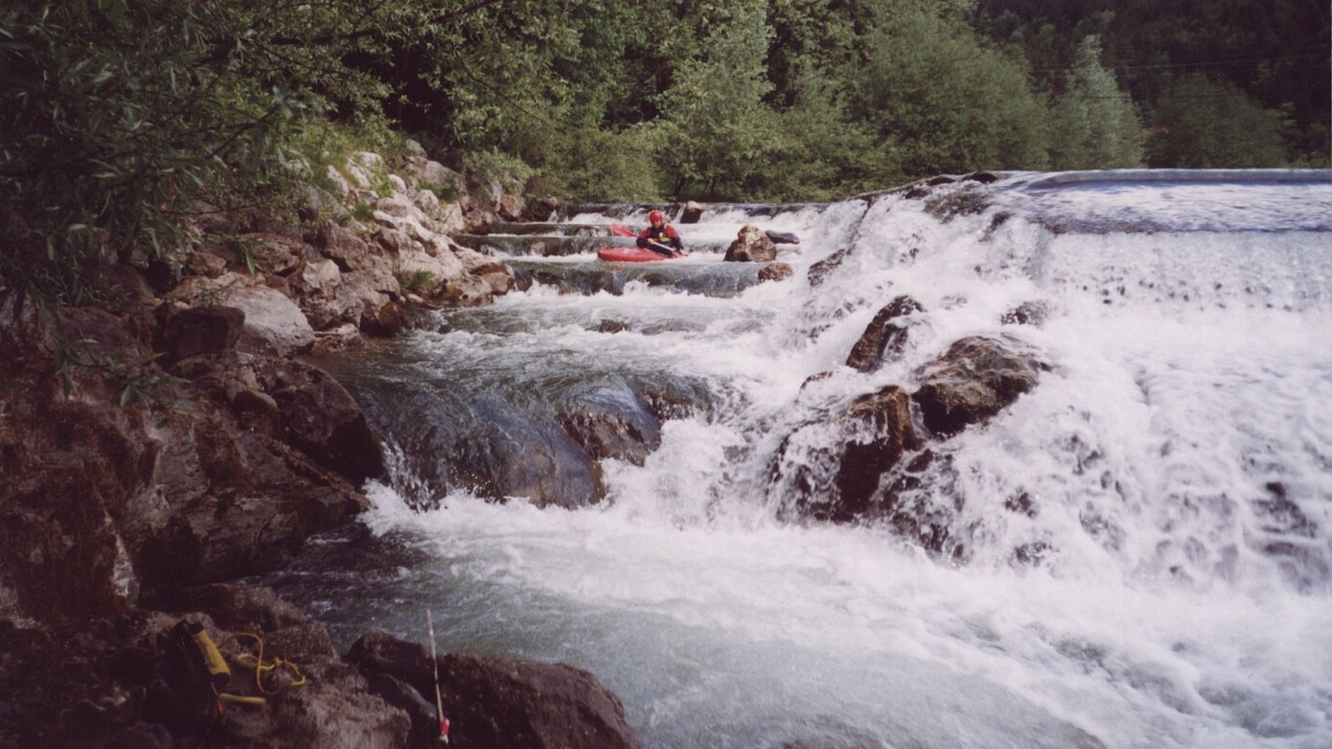 Kajak, Fluss Savinja, Abschnitt Luče - Radmirje Fischtreppe beim Holzwehr vor Ljubno 🛶 Peter F.