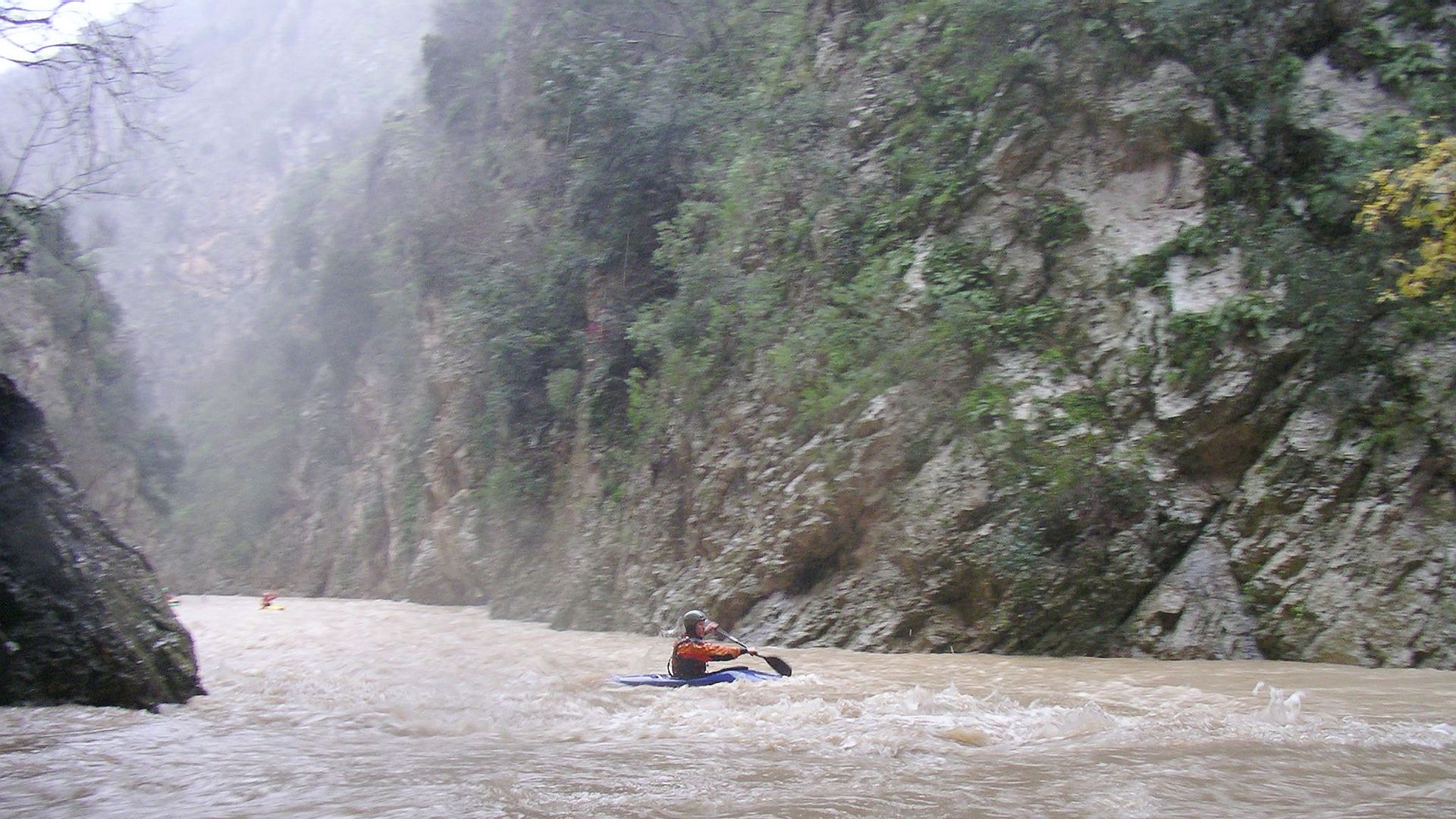 Kajak, Fluss Platano, Abschnitt Balvano - Romagnano Stazione unwegsame Schlucht 🛶 Max M.