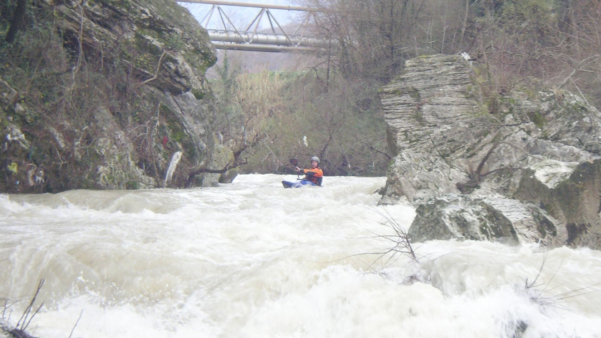 Kajak, Fluss Sele, Abschnitt Oliveto Citra - Contursi Terme Anfahrt zum unübersichtlichen S 🛶 Max M.