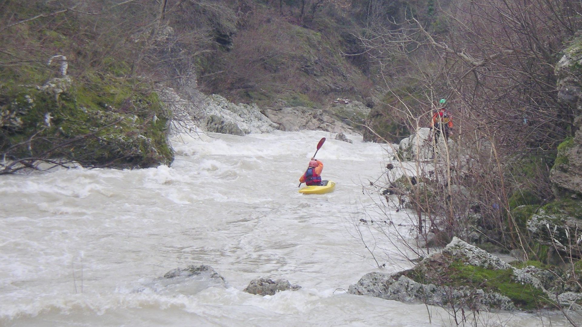 Kajak, Fluss Sele, Abschnitt Oliveto Citra - Contursi Terme nach dem unübersichtlichen S 🛶 Monika R.