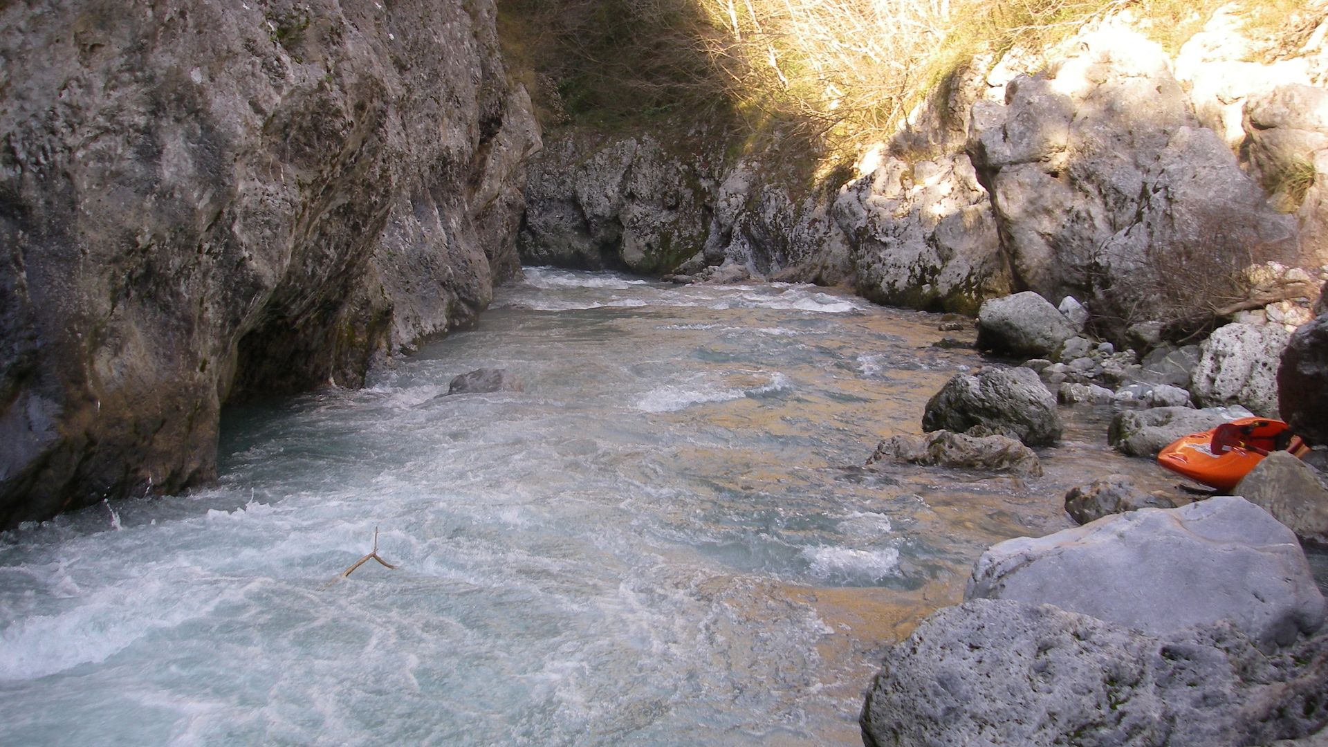 Kajak, Fluss Lao, Abschnitt Laino Borgo - Papasidero (Schlucht) in der Klamm 