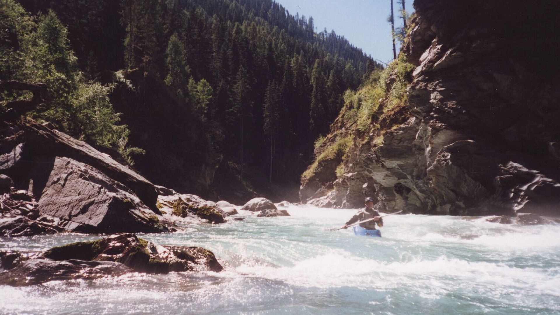 Kajak, Fluss Inn, Abschnitt Lavin - Ardez (Giarsun Schlucht) in der Schlucht 🛶 Bernt S.
