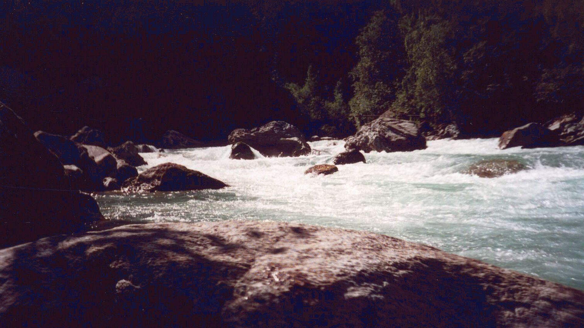 Kajak, Fluss Inn, Abschnitt Lavin - Ardez (Giarsun Schlucht) gegen Ende des Abschnitts 