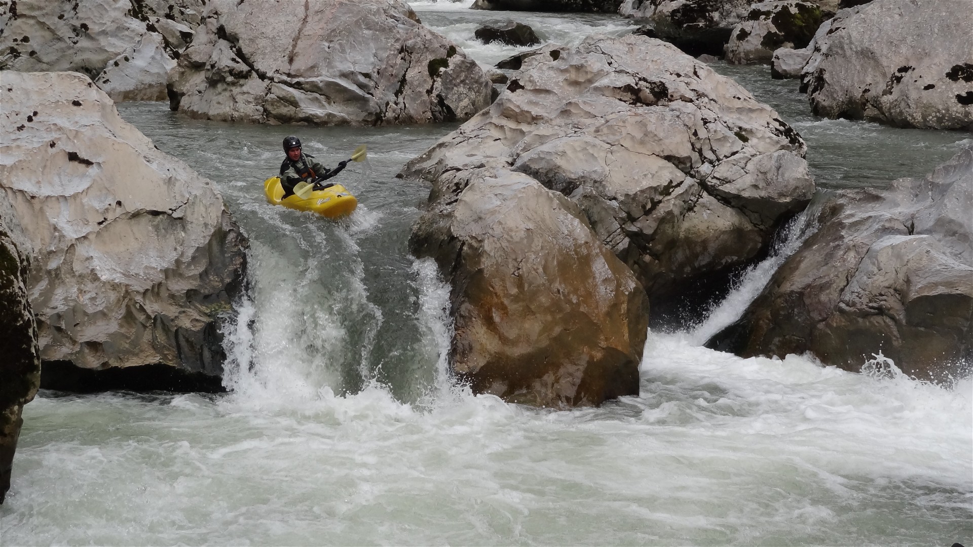 Kajak, Fluss Enns, Abschnitt Kummerbrücke auf den ersten 600 Metern 