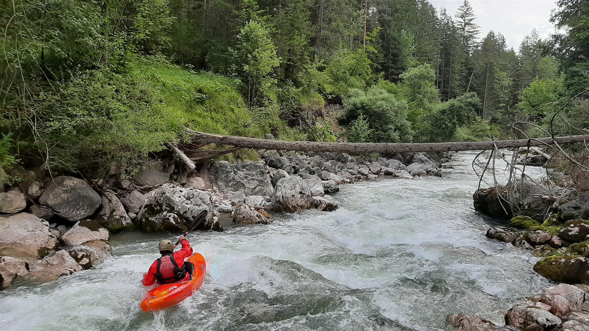 Kajak, Fluss Loisach, Abschnitt Gschwandsteg - Zielhaus (Griesenschlucht) vor dem Ausstieg 