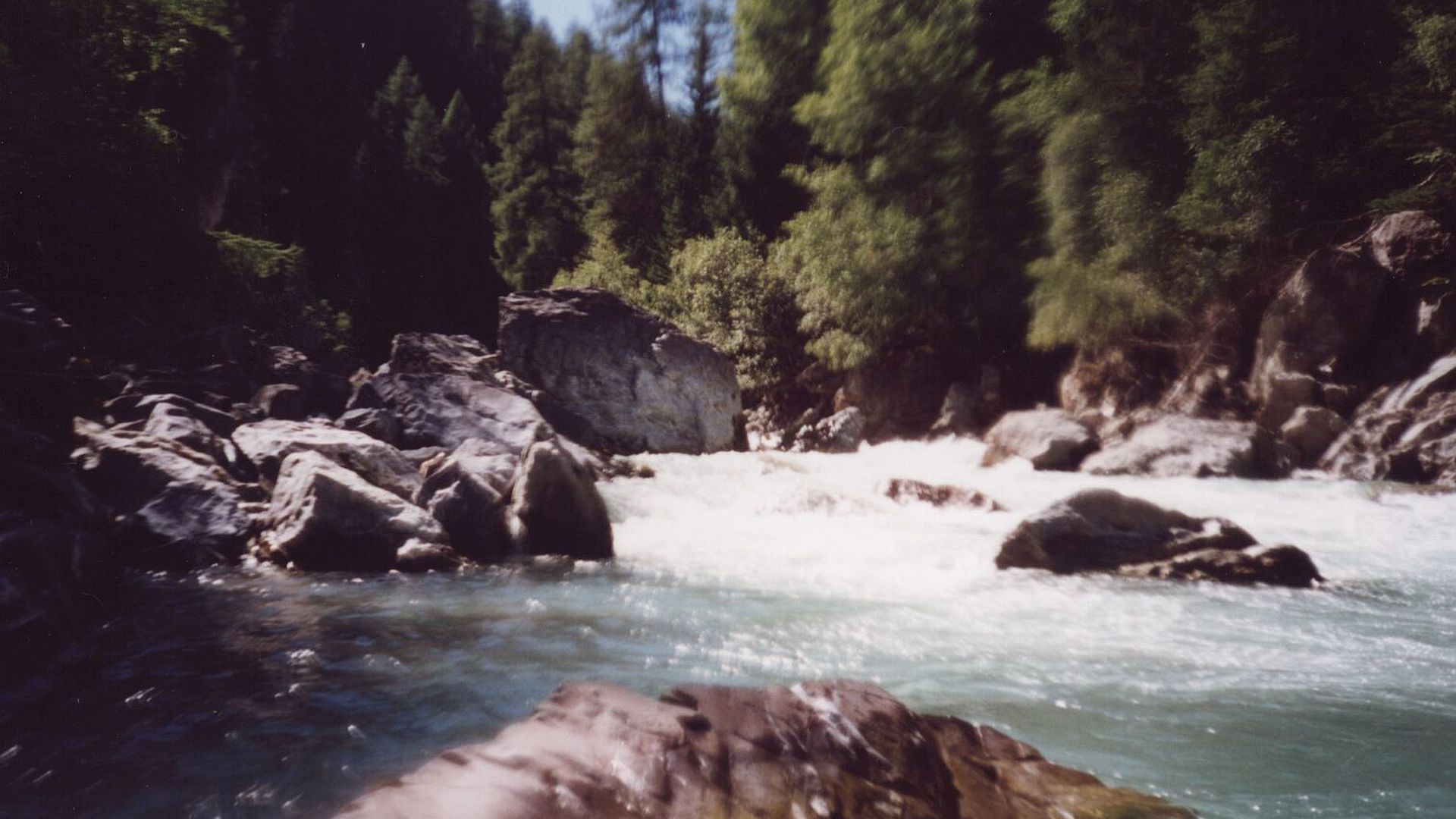 Kajak, Fluss Inn, Abschnitt Ardez - Rafteinstieg (Ardez Schlucht) erste Stufen 
