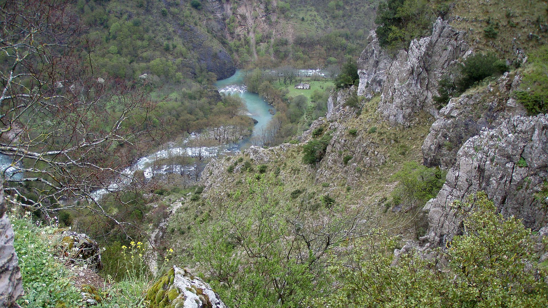 Kajak, Fluss Voidomatis, Abschnitt Vikos - Restaurant "Voidomatis" runter zum Einstieg 