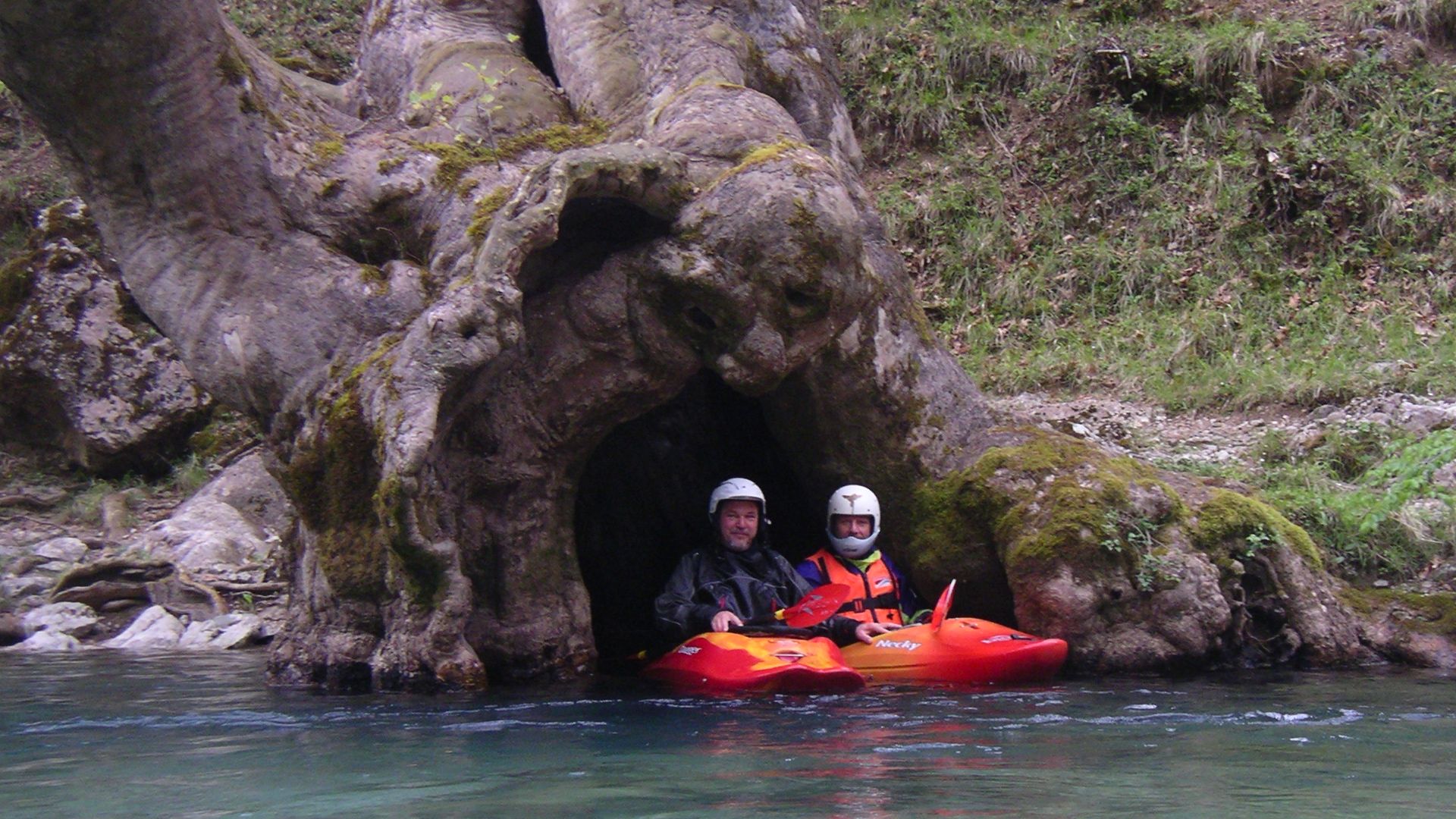 Kajak, Fluss Voidomatis, Abschnitt Vikos - Restaurant "Voidomatis" Platanengarage 🛶 Peter F., Franz H.