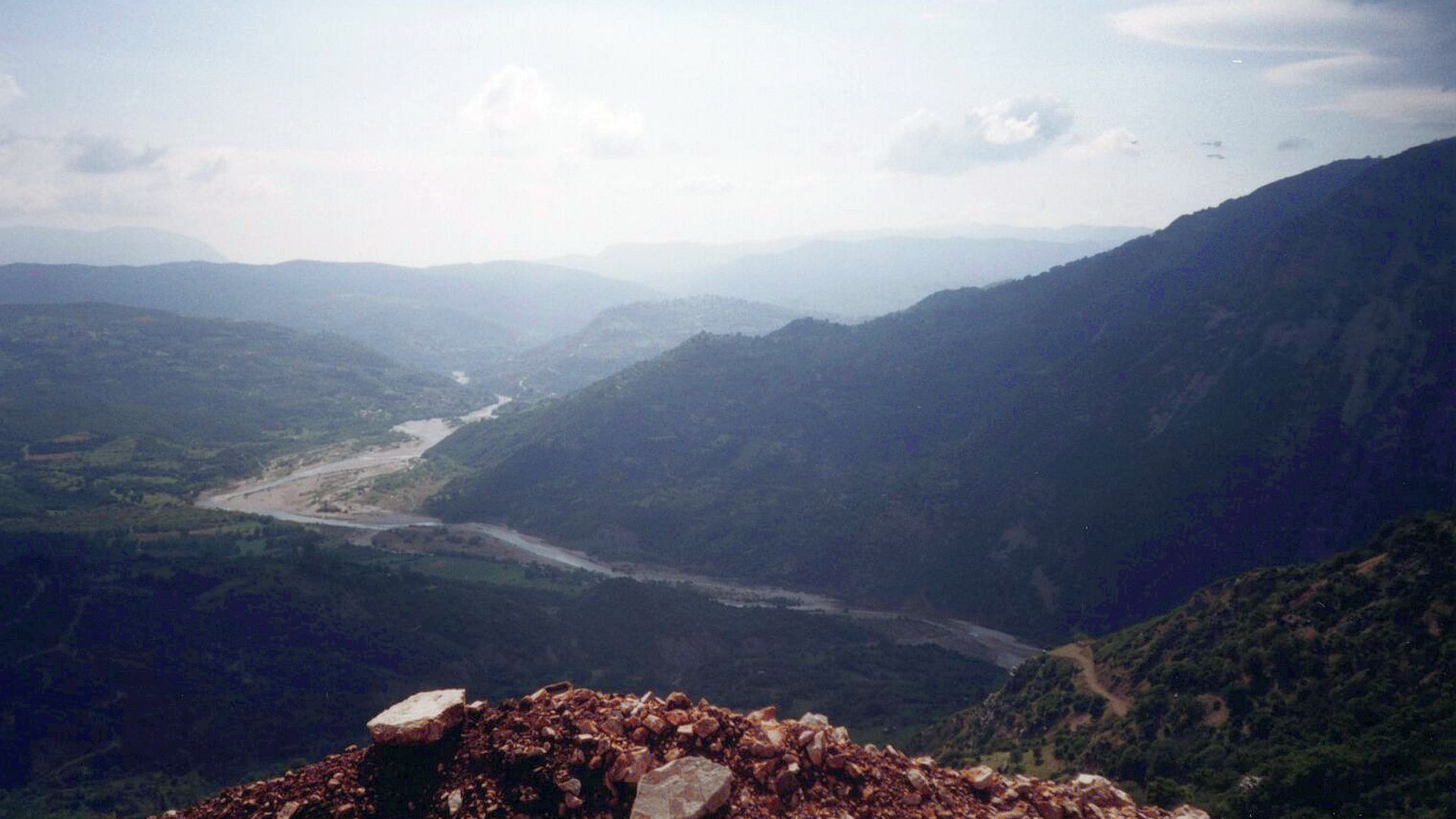 Kajak, Fluss Evinos, Abschnitt Poros - Vlachomandra (Schlucht) Kiesbettstrecke nach der Schlucht 