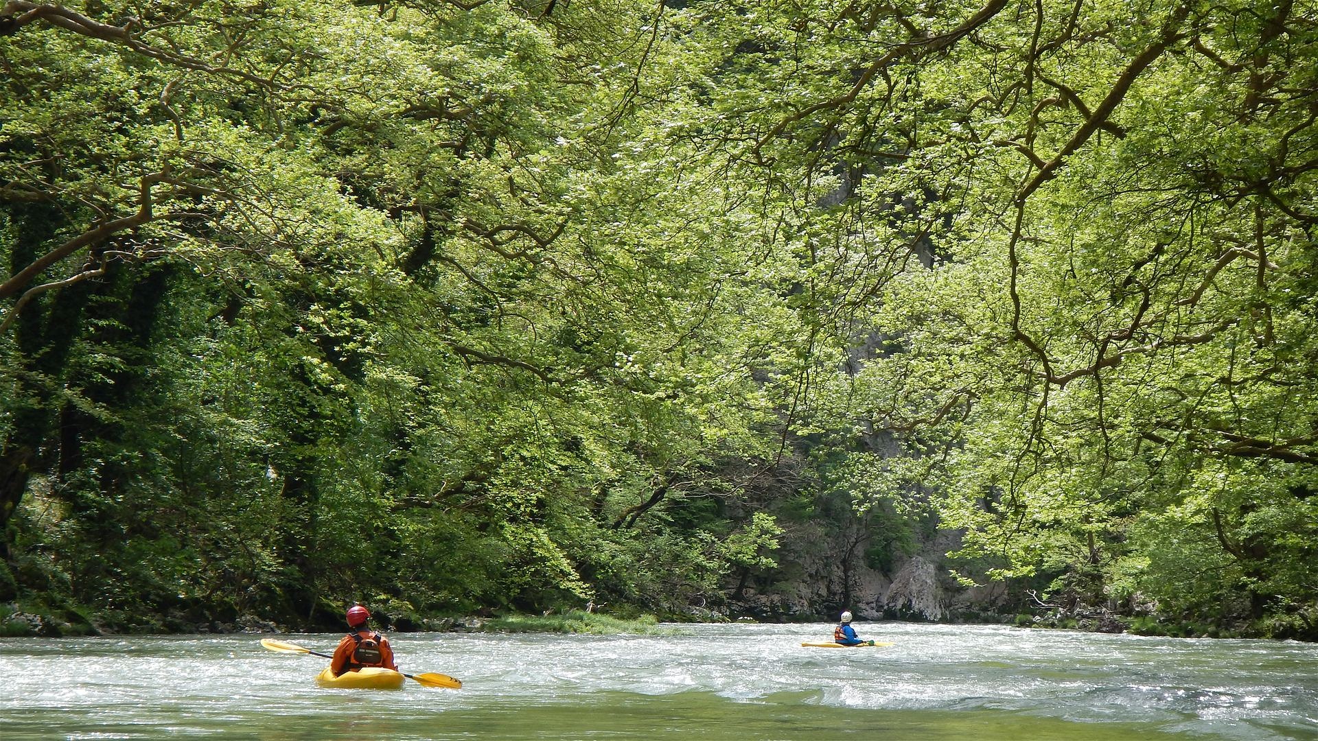Kajak, Fluss Kalamas, Abschnitt Vrosina - Kyparissos (Platanenschlucht) in der Platanenschlucht 🛶 Marion G., Ilse E.