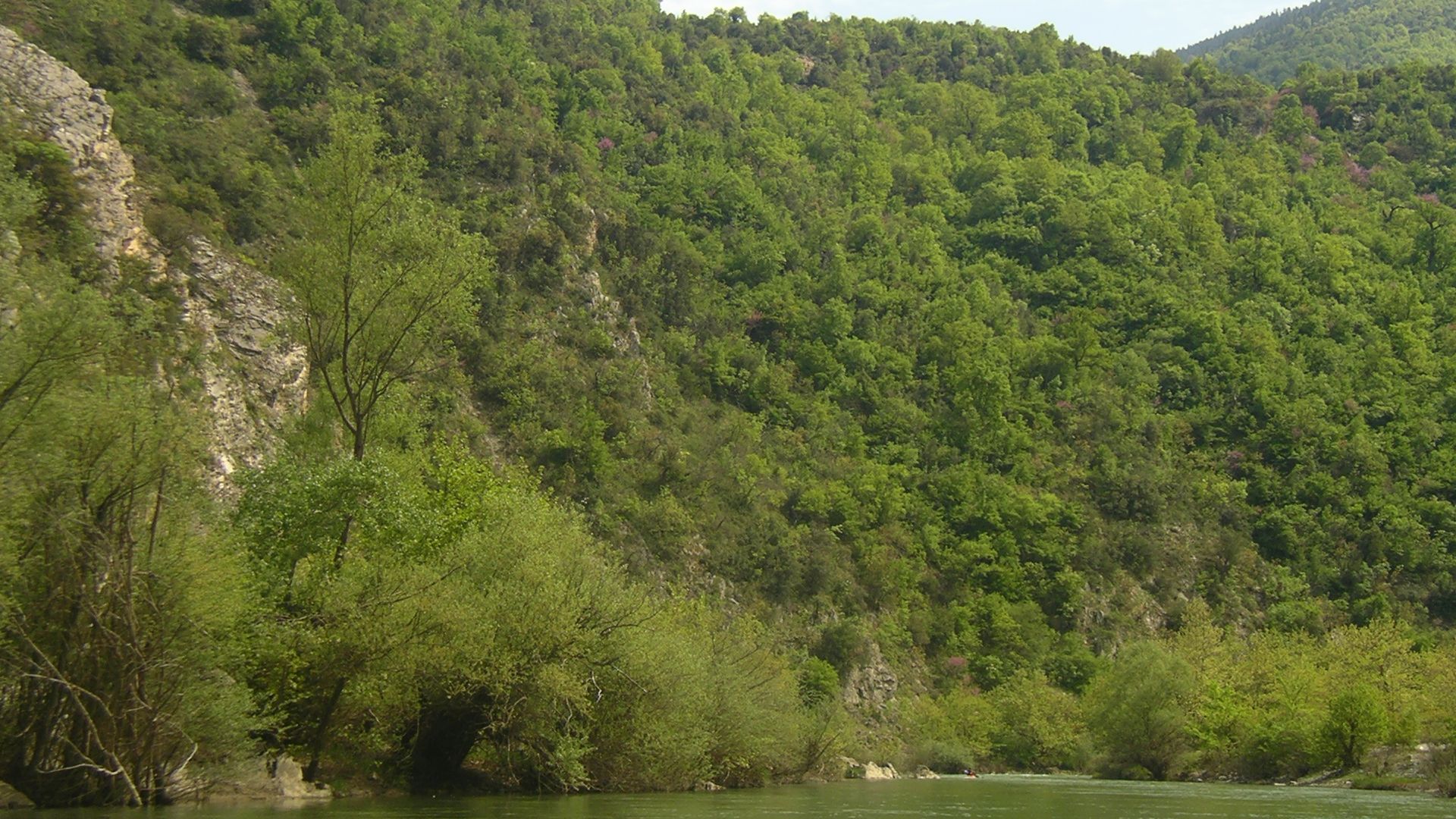 Kajak, Fluss Aliakmon, Abschnitt Paliouria - Elati (Klosterschlucht) in der Waldschlucht 