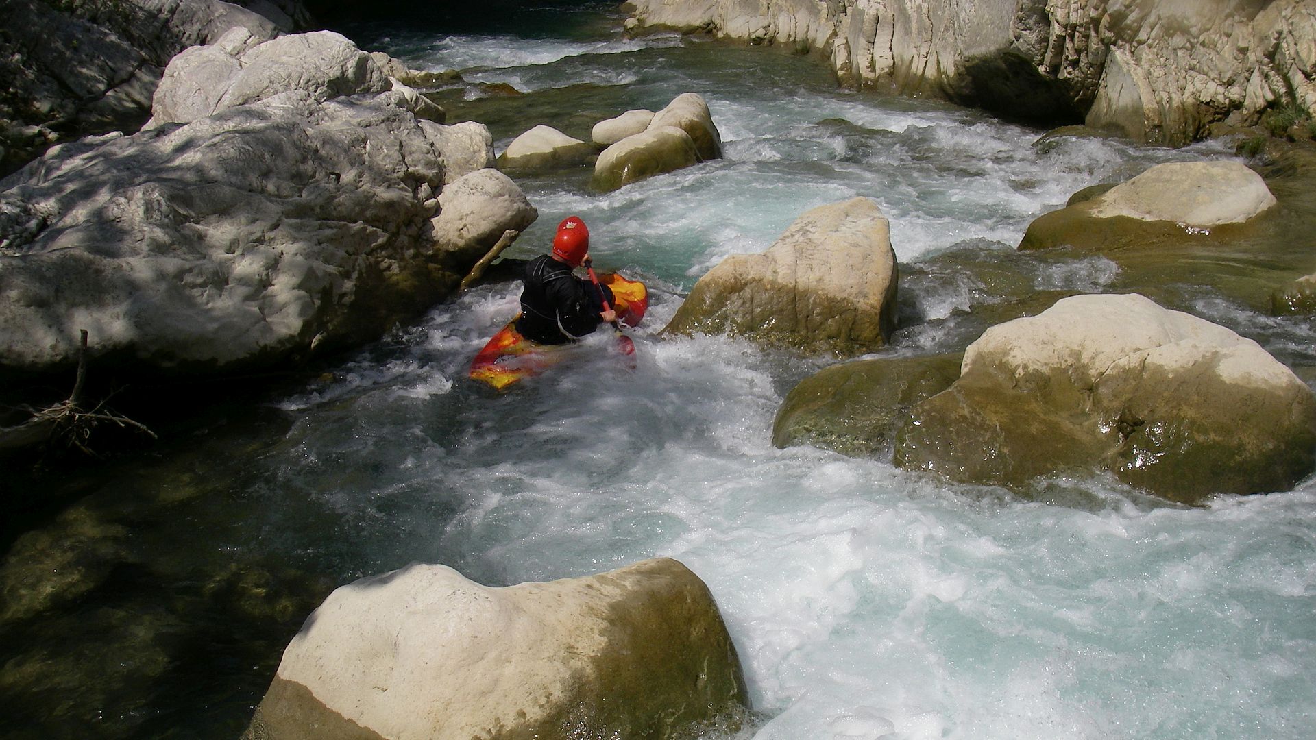 Kajak, Fluss Acheron, Abschnitt Vrysoula - Glyki (Weiße Schlucht) Blockslalom 🛶 Peter F.