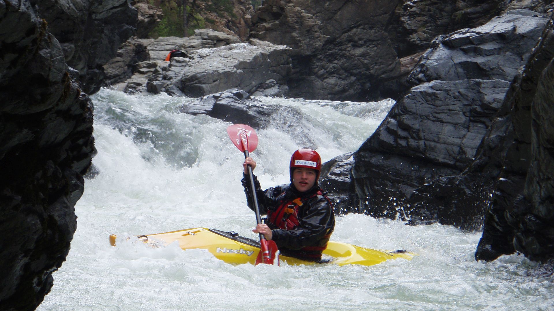Kajak, Fluss Aoos, Abschnitt Vovousa - Paleoselli viele Abfälle 🛶 Alex B.