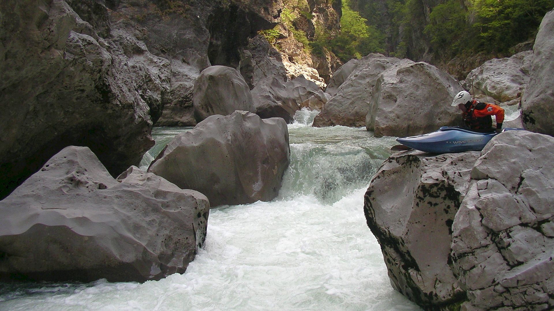 Kajak, Fluss Aoos, Abschnitt Paleoselli - Konitsa (Aoos Schlucht) nach dem WW VI - X Katarakt 🛶 Max M.