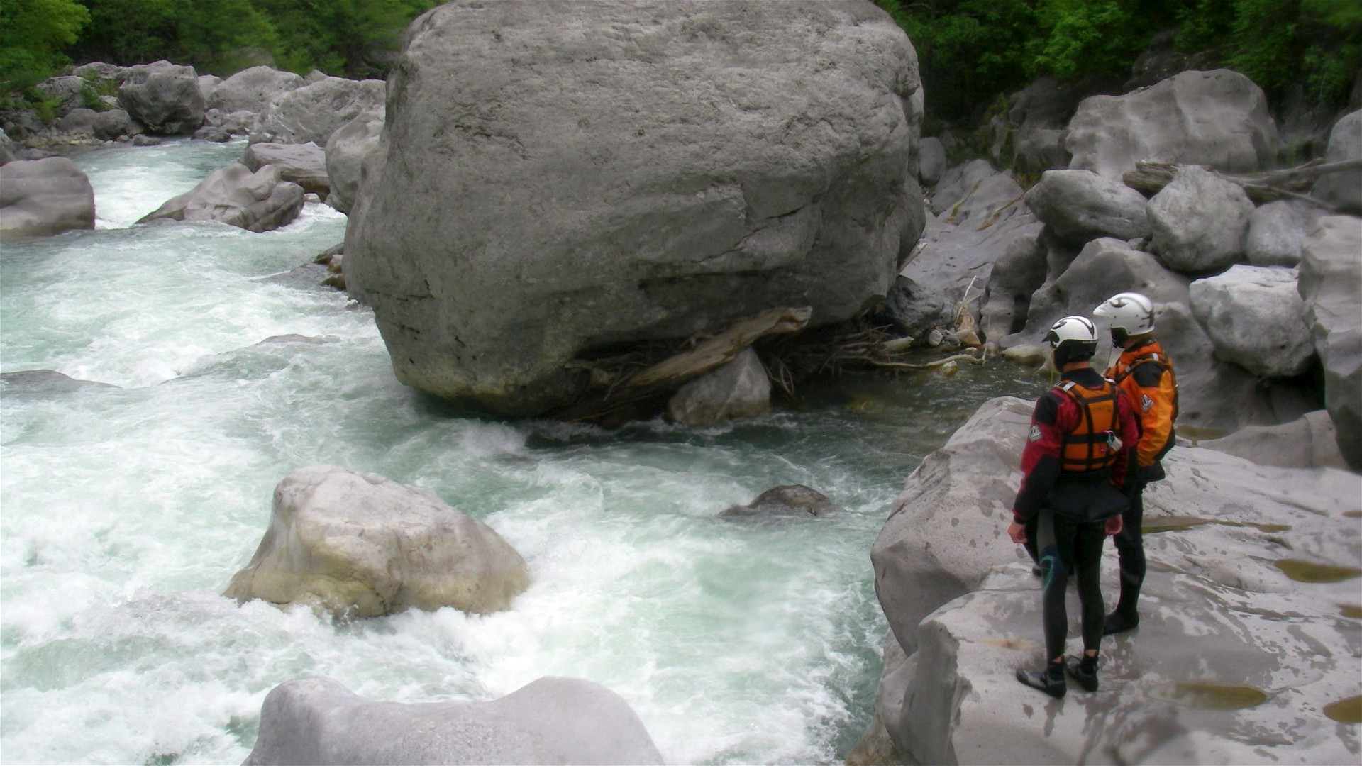 Kajak, Fluss Aoos, Abschnitt Paleoselli - Konitsa (Aoos Schlucht) unsauberer VI - X Katarakt 
