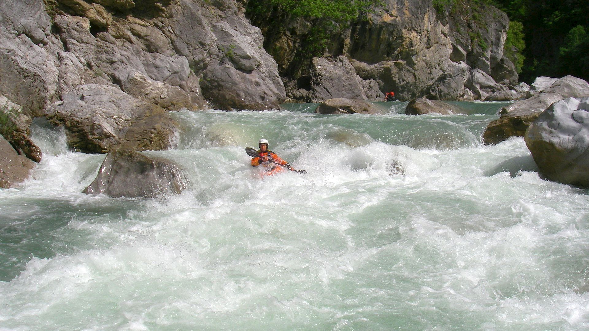 Kajak, Fluss Aoos, Abschnitt Paleoselli - Konitsa (Aoos Schlucht) starkes Gefälle 🛶 Patrick M.