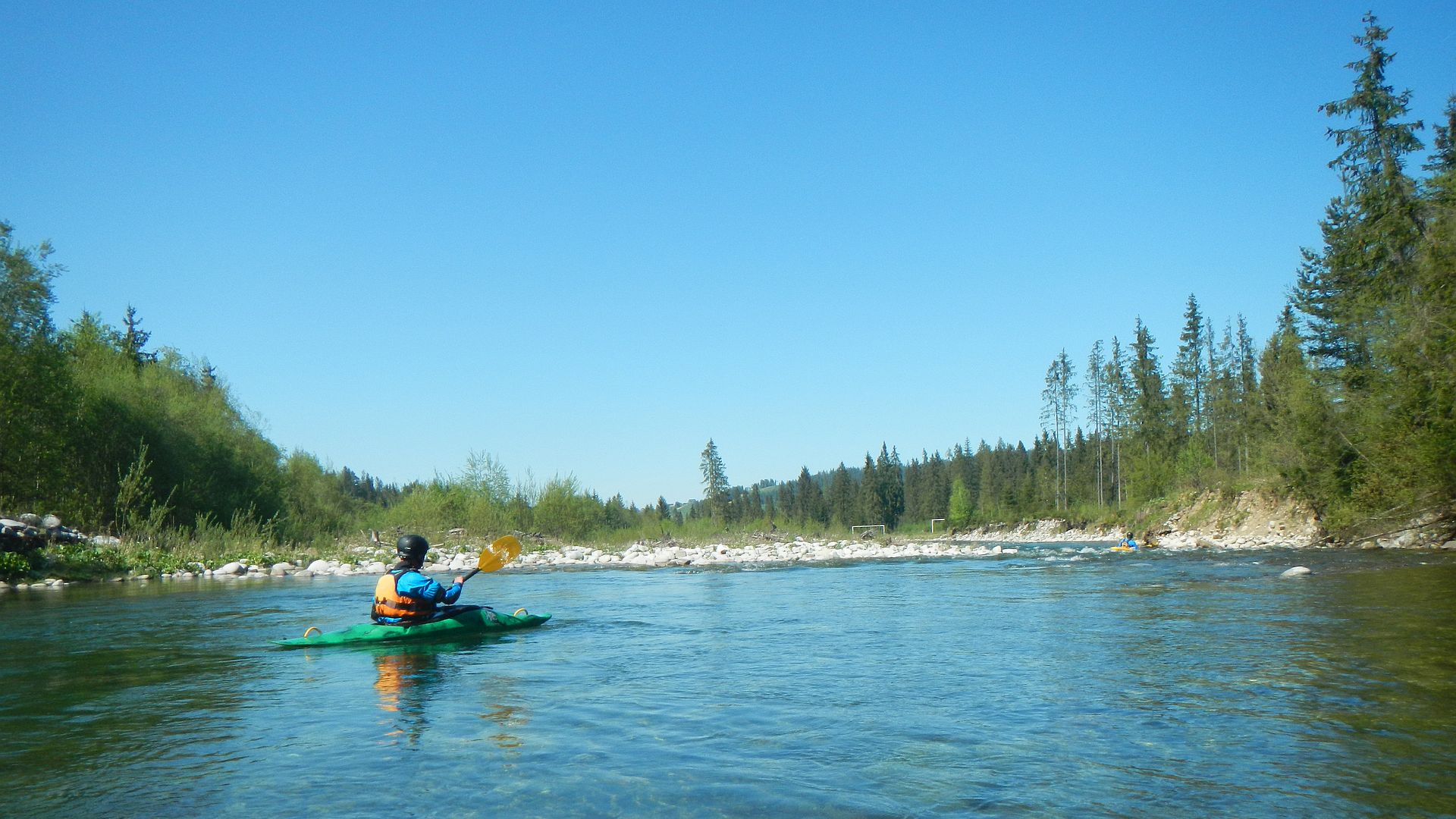 Kajak, Fluss Bialka, Abschnitt Javorinka Mündung - Trybsz Brücke Kiesbettschwälle 🛶 Tom R.
