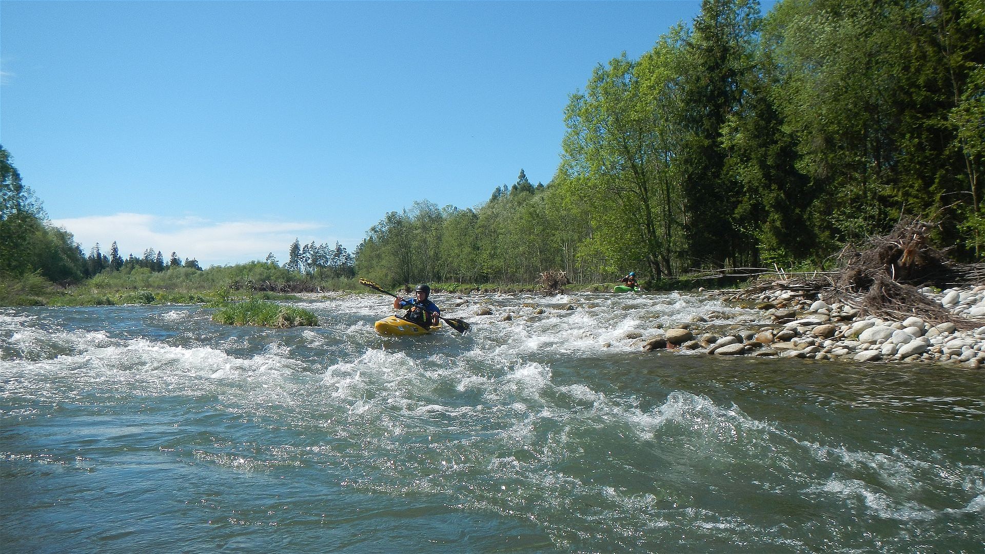 Kajak, Fluss Bialka, Abschnitt Trybsz Brücke - Frydman Camping Leg holprig in einem Nebenarm 🛶 Franz H.