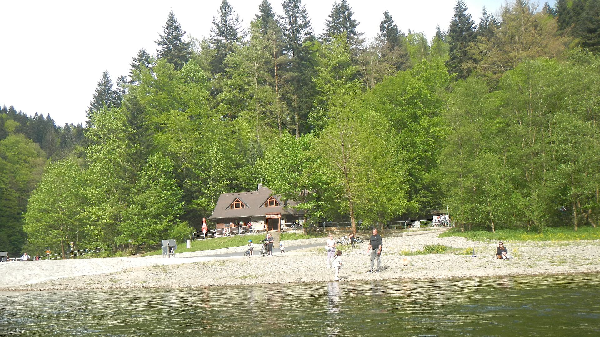 Kajak, Fluss Dunajec, Abschnitt Stromowce Wyzne - Kroscienko erstes Lokal am Ende der Schlucht 