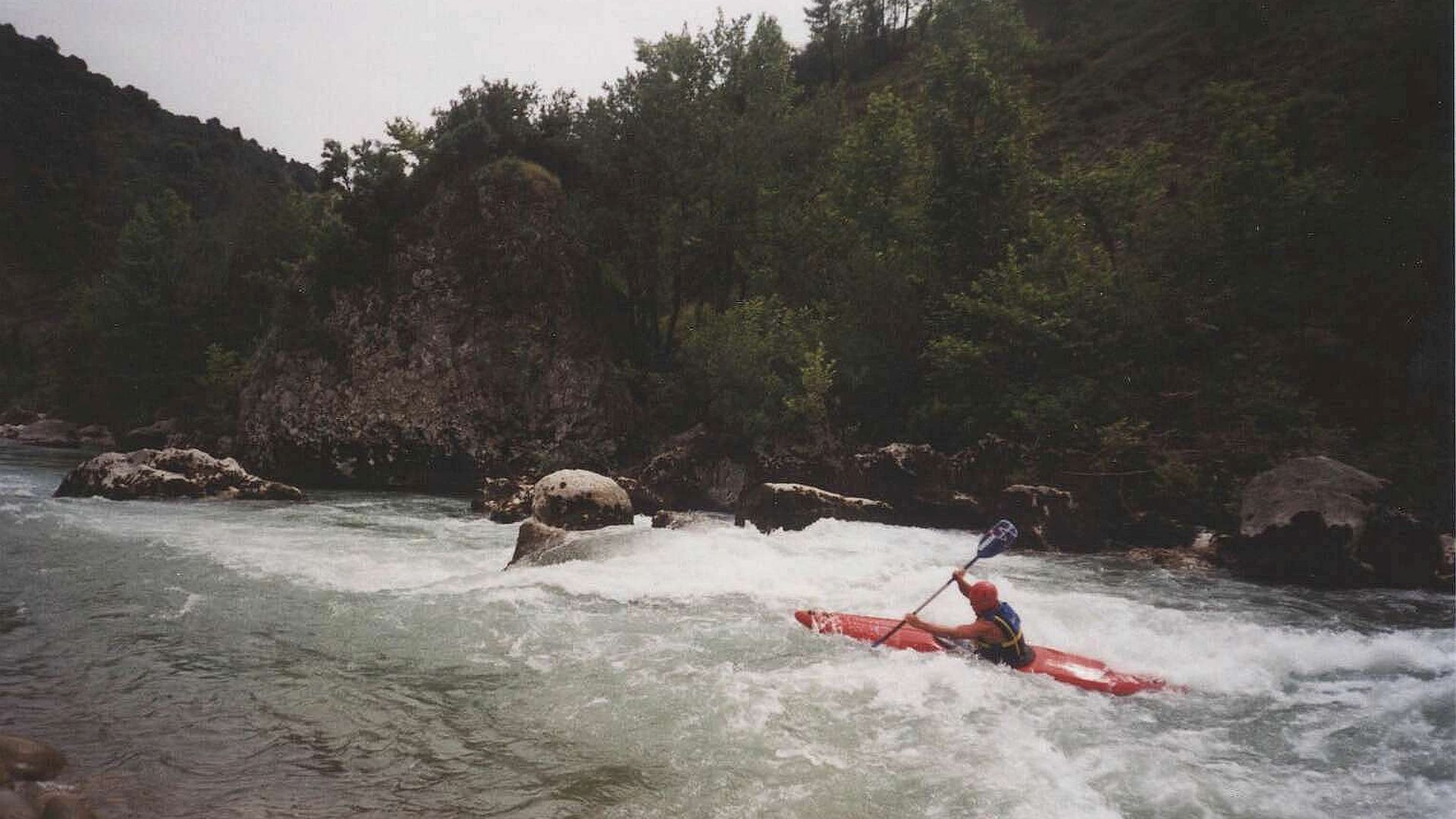 🛶 Peter F. (© Ulli F. 7.5.01) Kajak, Fluss Arachthos, Abschnitt Plaka - Skoupa (Unterlauf) etwas verblockt 🛶 Peter F.