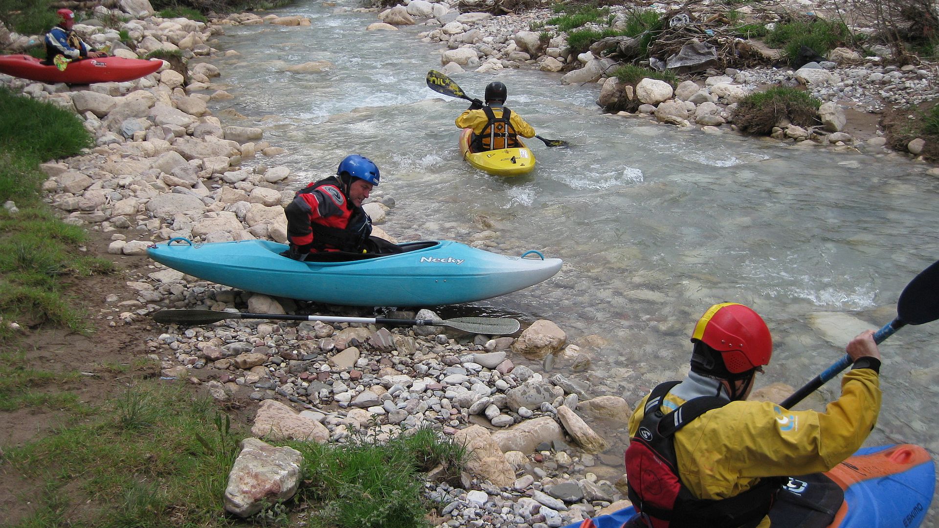 Kajak, Fluss Erymanthos, Abschnitt Vidiaki - Elia (Konglomeratcanyon) holpriger Nebenarm beim Einstieg 🛶 LFC