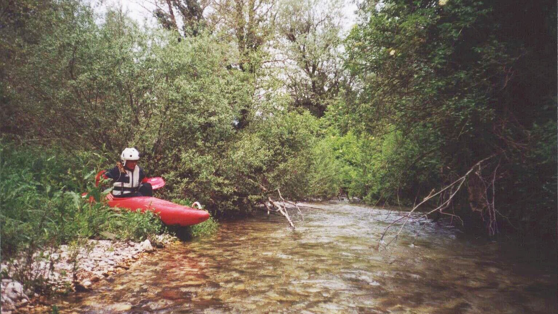 Kajak, Fluss Gormos, Abschnitt Oreokastro - Brücke Hauptstraße 22 wenig Wasser viel Gestrüpp 🛶 u