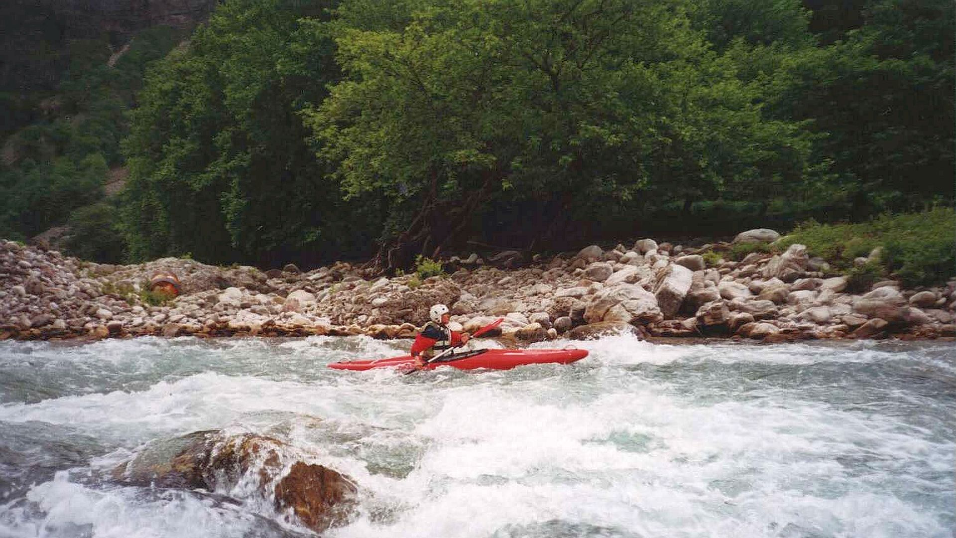 Kajak, Fluss Acheloos, Abschnitt Armatoliko - Korifi (Mittellauf) gute Strömung 🛶 Ulli F.