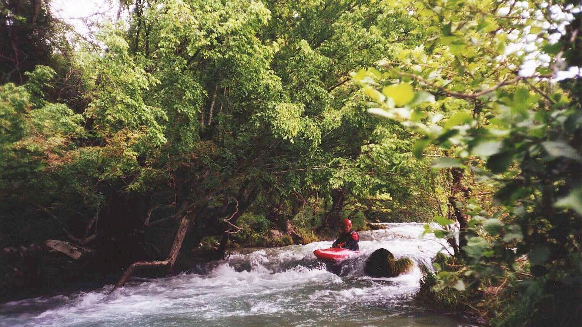 Kajak, Fluss Langafzas, Abschnitt Haravgi - Vrosina (Platanenschlucht) ein Kleinfluss 🛶 Peter F.