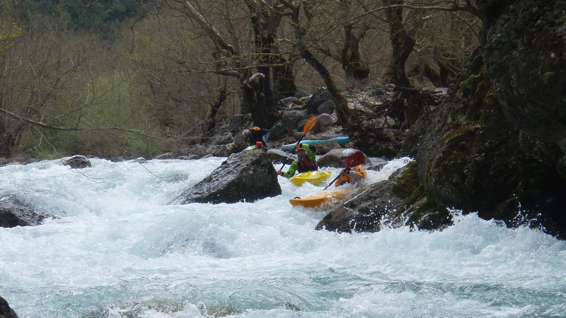 Kajak, Fluss Kalaritikos, Abschnitt Kalarites - Plaka Gefälle am Einstieg 🛶 Tom R., Monika R.
