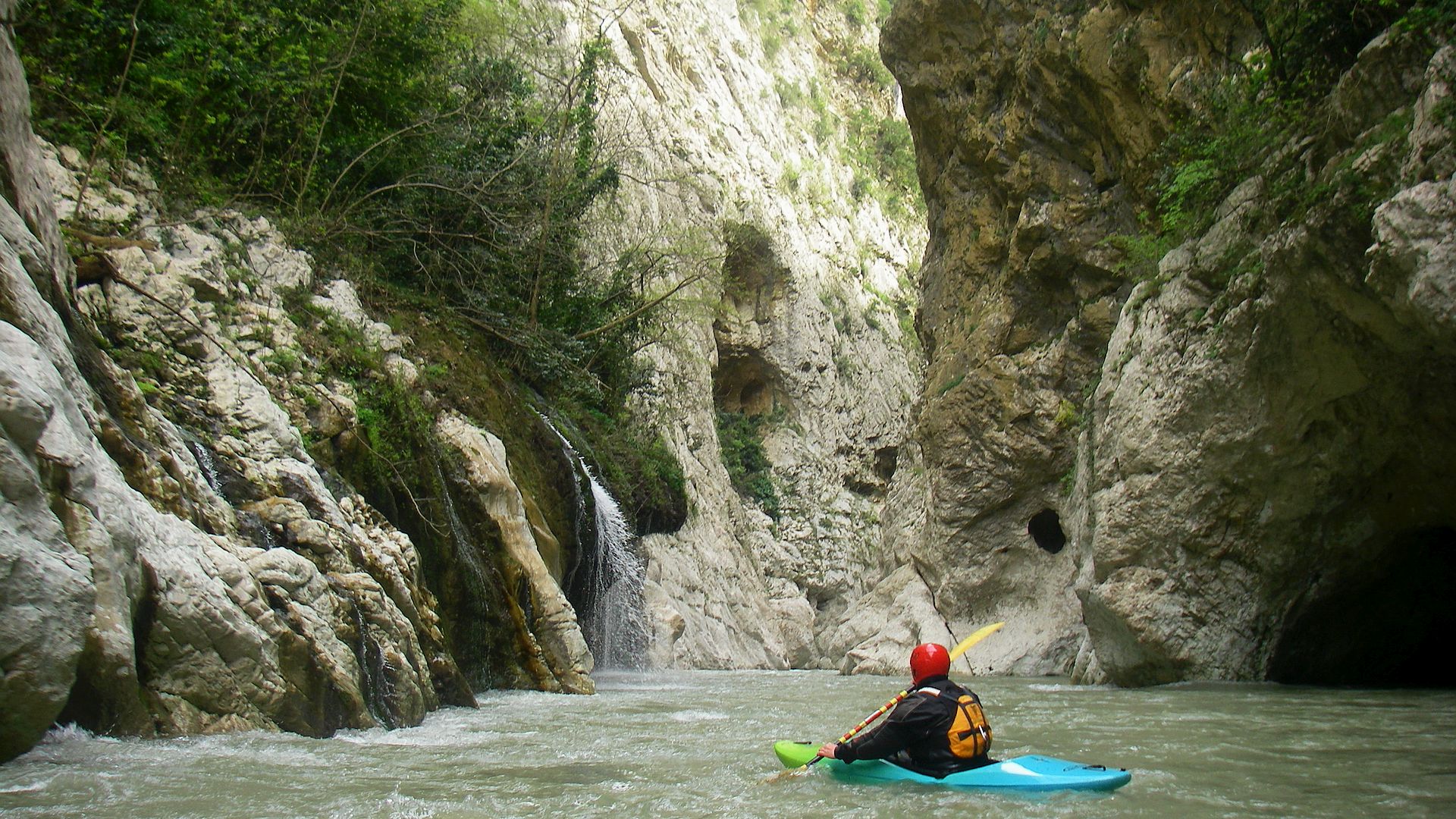 Kajak, Fluss Kalaritikos, Abschnitt Kalarites - Plaka Wasserspiele in der Arachtos Klamm 🛶 Peter F.
