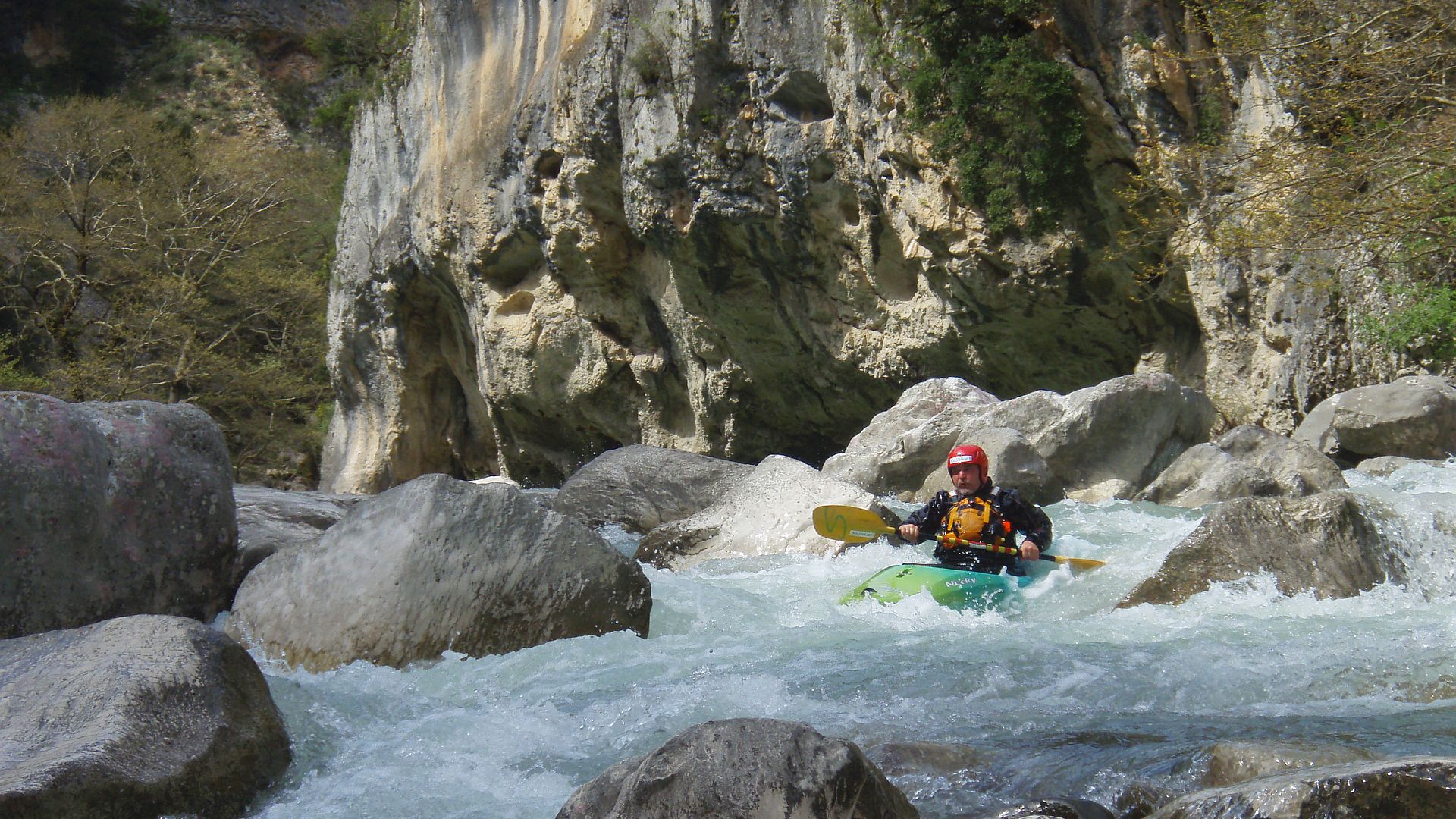 Kajak, Fluss Arachthos, Abschnitt Charokopi - Plaka (Milchstraße + Klamm) verblockte Kurve 🛶 Peter F.