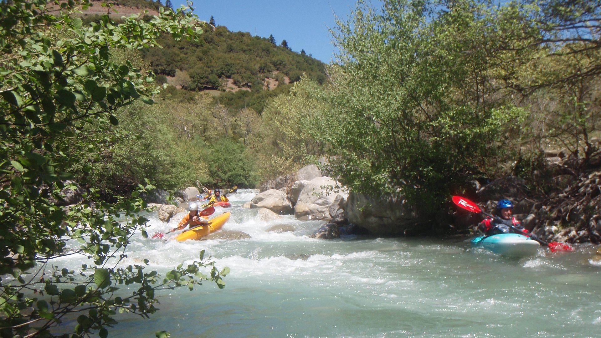 Kajak, Fluss Mornos, Abschnitt Mousounitsa - Stausee (Standardstrecke) etwas verblockt 🛶 LFC