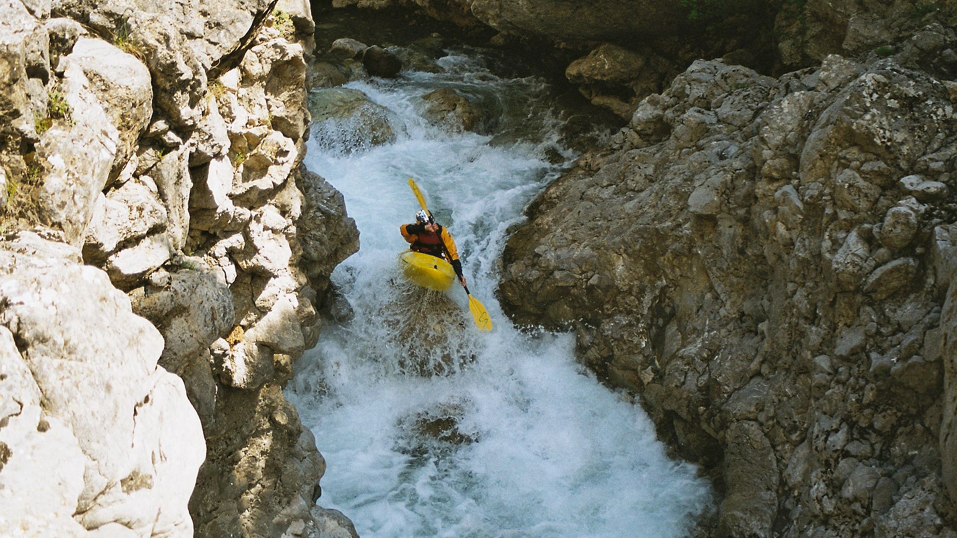 Kajak, Fluss Mornos, Abschnitt Stromi - Mousounitsa (Obere Schlucht) im Nussknacker 🛶 Stefan S.