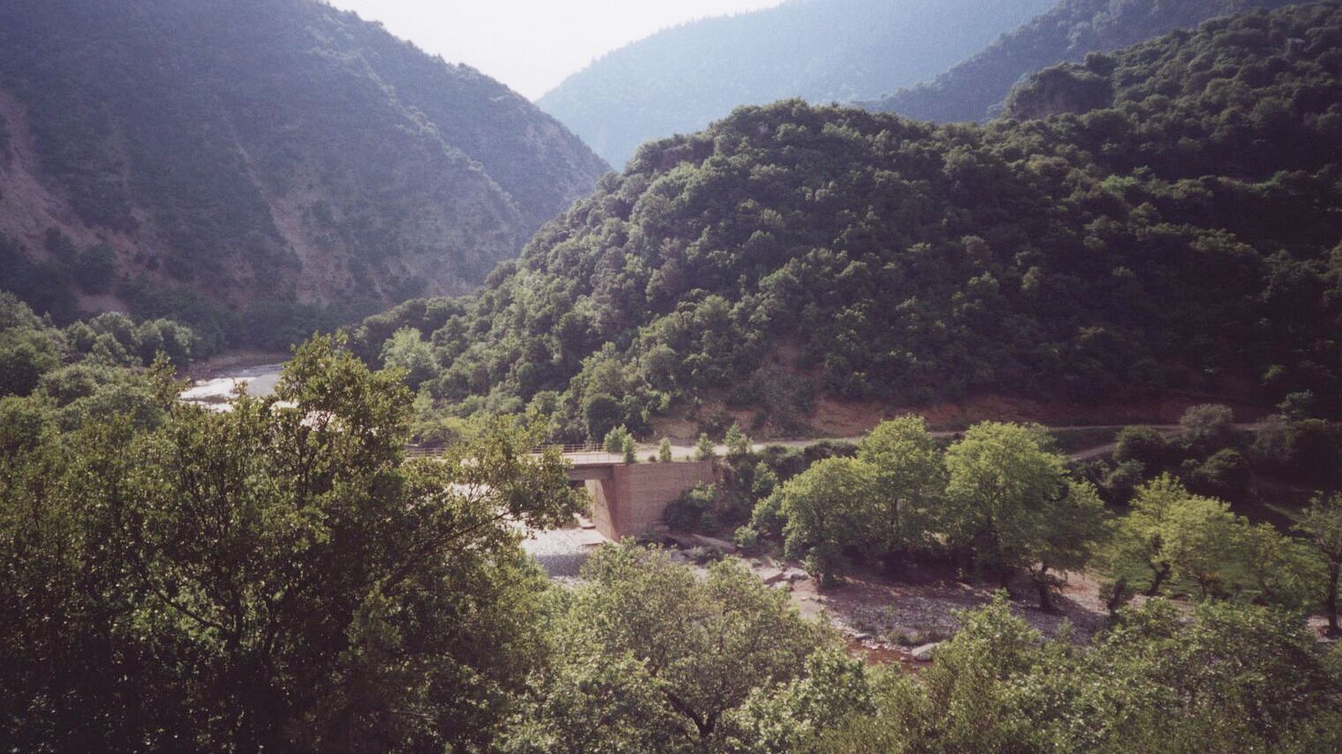 Kajak, Fluss Tavropos, Abschnitt Dafni - Brücke Hauptstraße 38 (Unterlauf) Brücke beim Einstieg 