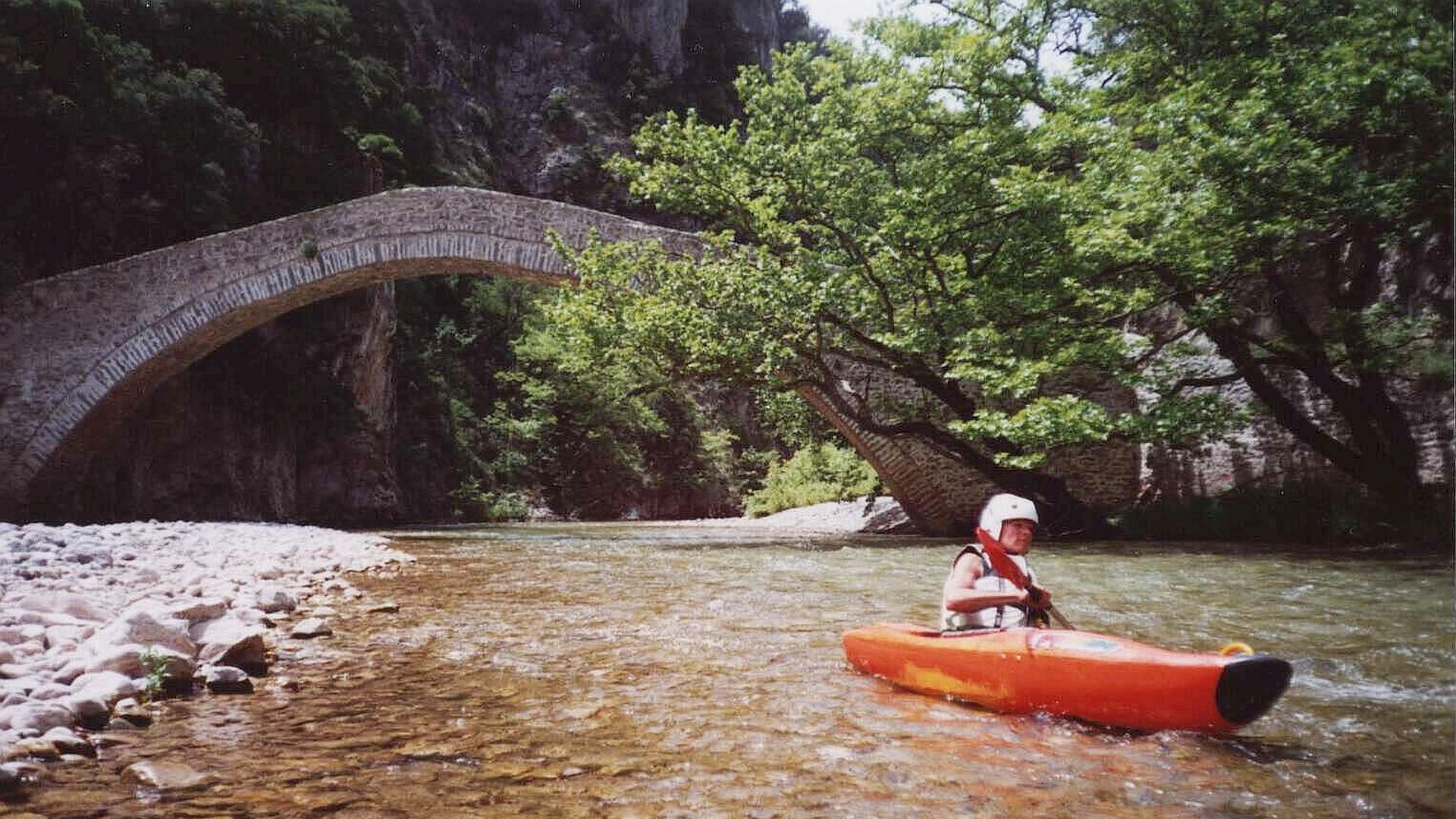 Kajak, Fluss Tavropos, Abschnitt Dafni - Brücke Hauptstraße 38 (Unterlauf) Brücke auf halber Strecke 🛶 Ulli F.