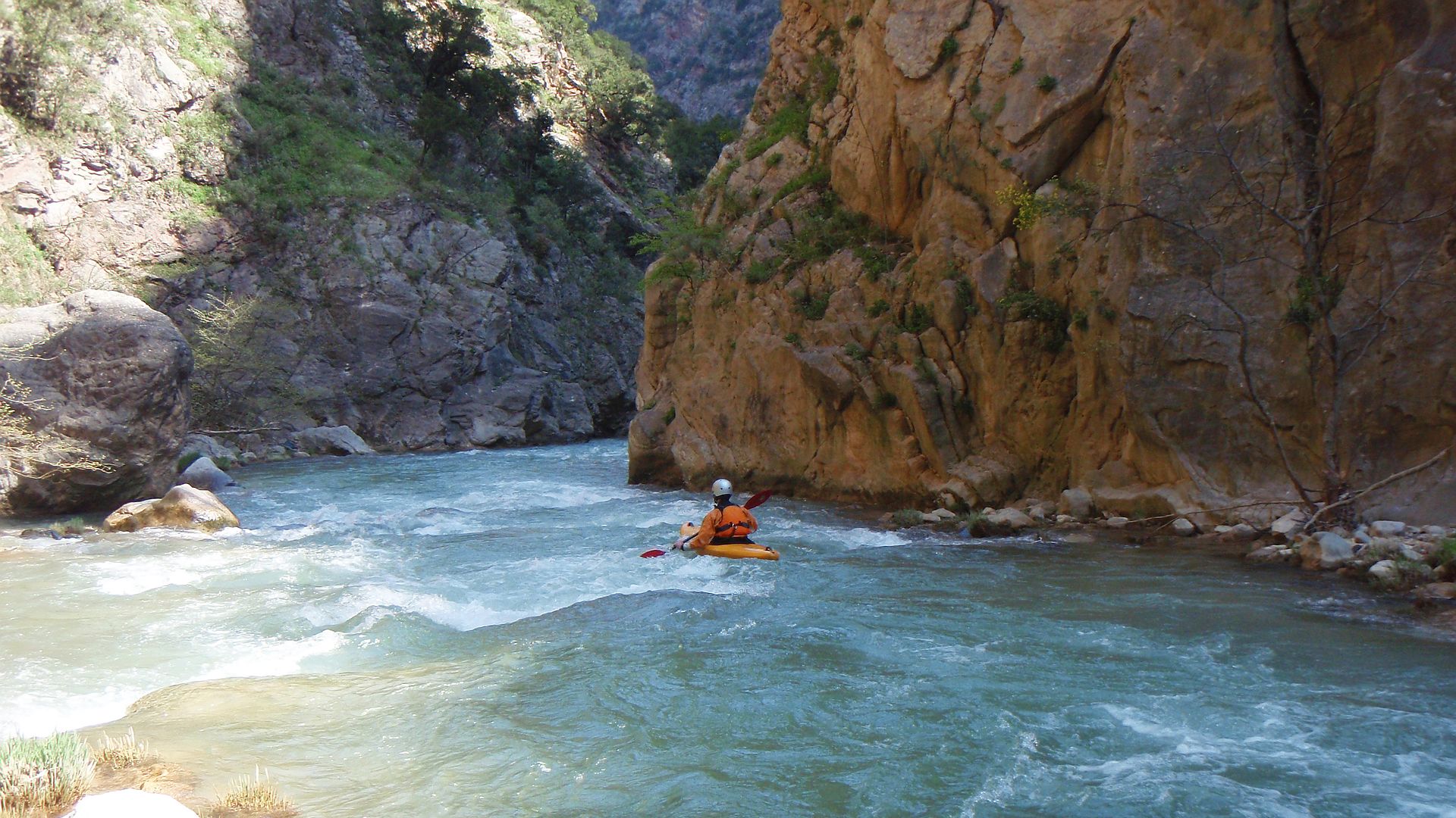 Kajak, Fluss Selinountas, Abschnitt Petsakoi - 4m Wehr (Obere Schlucht) in der Schlucht 🛶 Tom R.