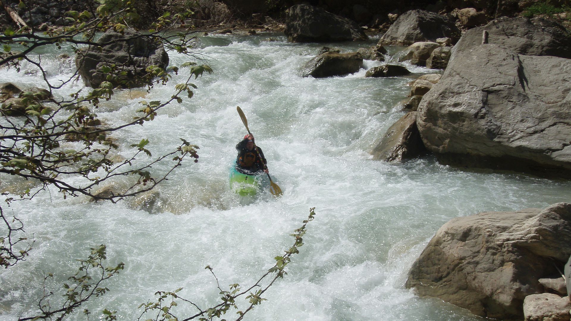Kajak, Fluss Selinountas, Abschnitt Petsakoi - 4m Wehr (Obere Schlucht) stetes Gefälle 🛶 Peter F.